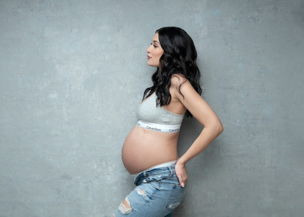 Milwaukee Luxury maternity photographer, maternity portrait studio Milwaukee, maternity photography near me